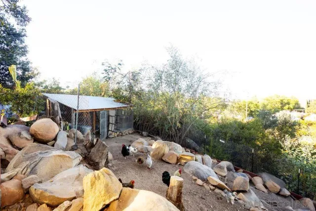 a view of an outdoor space