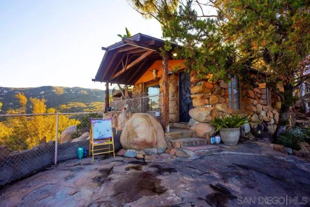 $1,350,000 | 255 Hillside Place, El Cajon, CA 92021