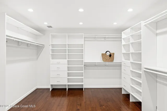 a view of an house with backyard space and balcony