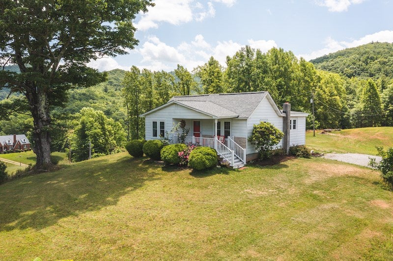 2598 Lone Ivy Road Stuart, VA 24171 - Photo 5 of 27 Gallery Image 5