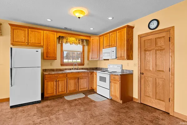 $849,900 | 4239 South Kinsey Road, Claypool, IN 46510