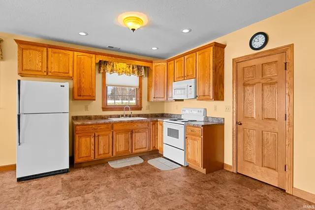 $895,000 | 4239 South Kinsey Road, Claypool, IN 46510