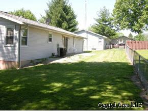 225 Willow Lane Springfield, IL 62707 - Photo 2 of 9