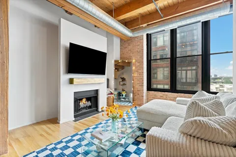 $289,000 | 728 West Jackson Boulevard, Unit 317, Chicago, IL 60661