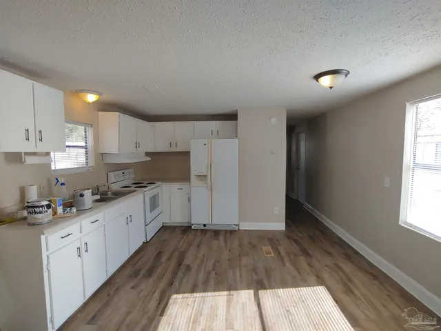 $875 | 2821 Hillcrest Avenue, Unit 10, Pensacola, FL 32526