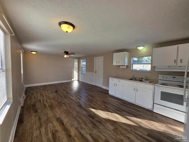 $875 | 2821 Hillcrest Avenue, Unit 10, Pensacola, FL 32526