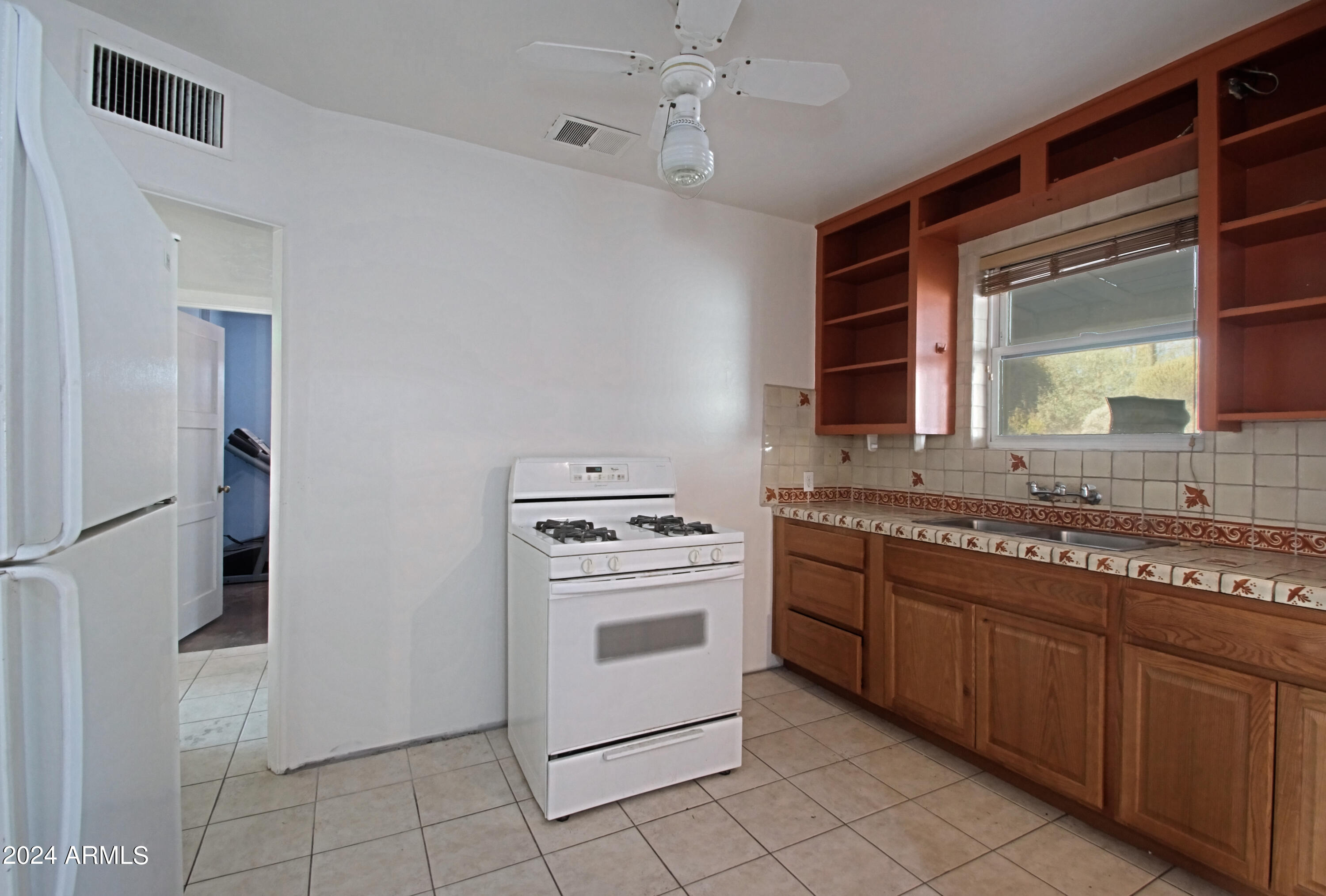 9622 North 1st Avenue Phoenix, AZ 85021 - Photo 28 of 48 Kitchen 7
