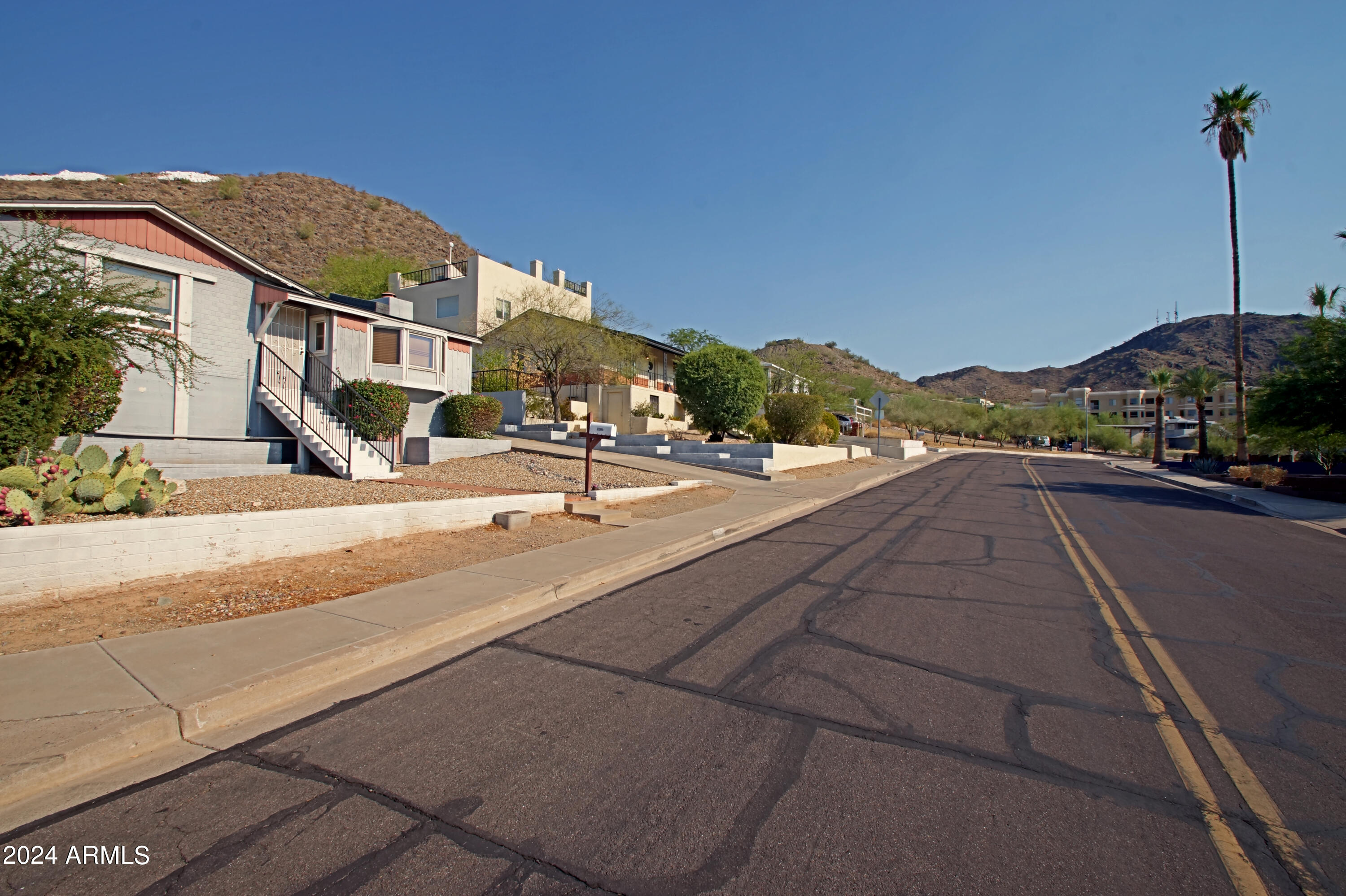 9622 North 1st Avenue Phoenix, AZ 85021 - Photo 4 of 48 Front 4