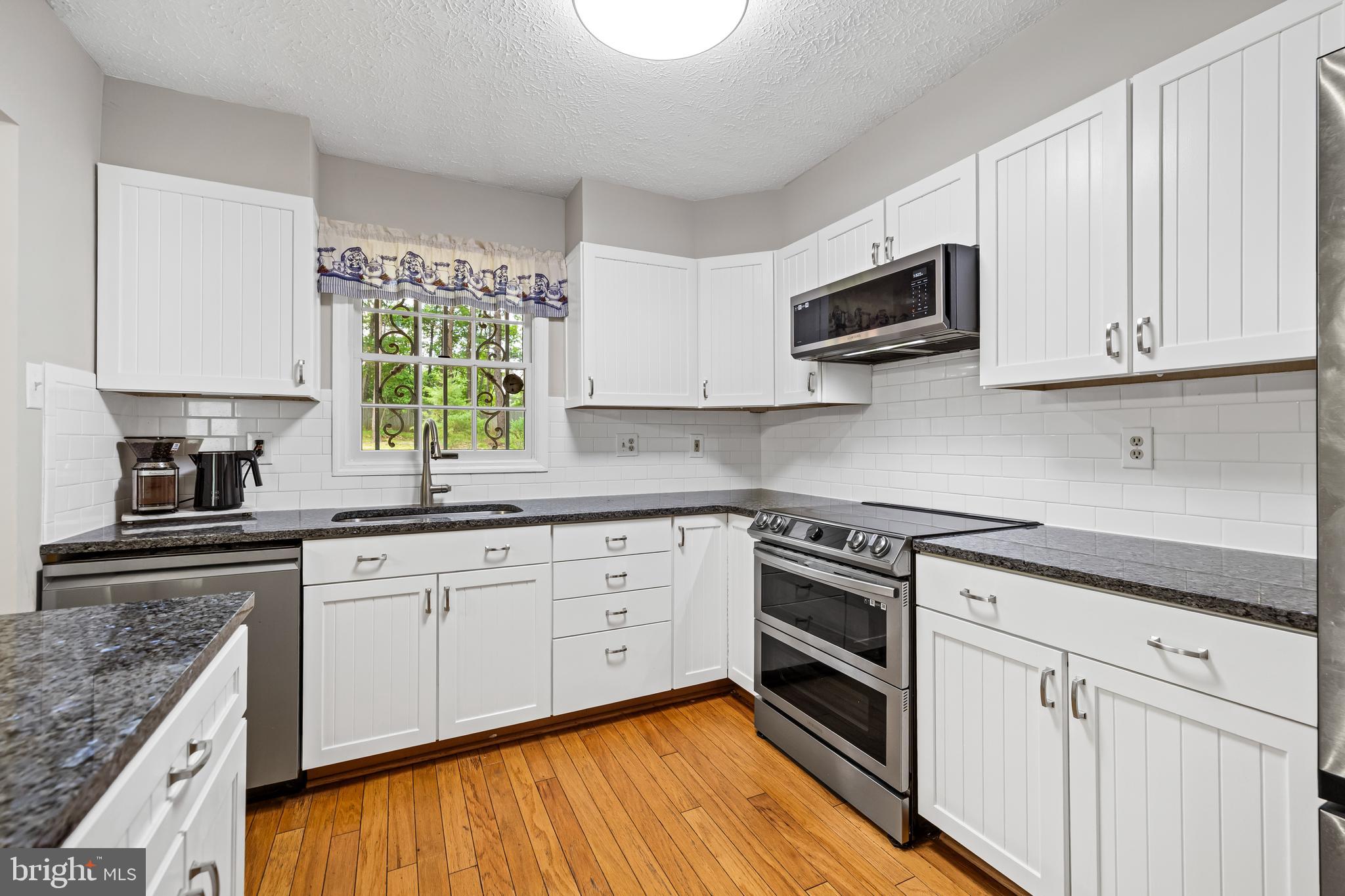 7040 Johnnycake Road Baltimore, MD 21228 - Photo 9 of 31