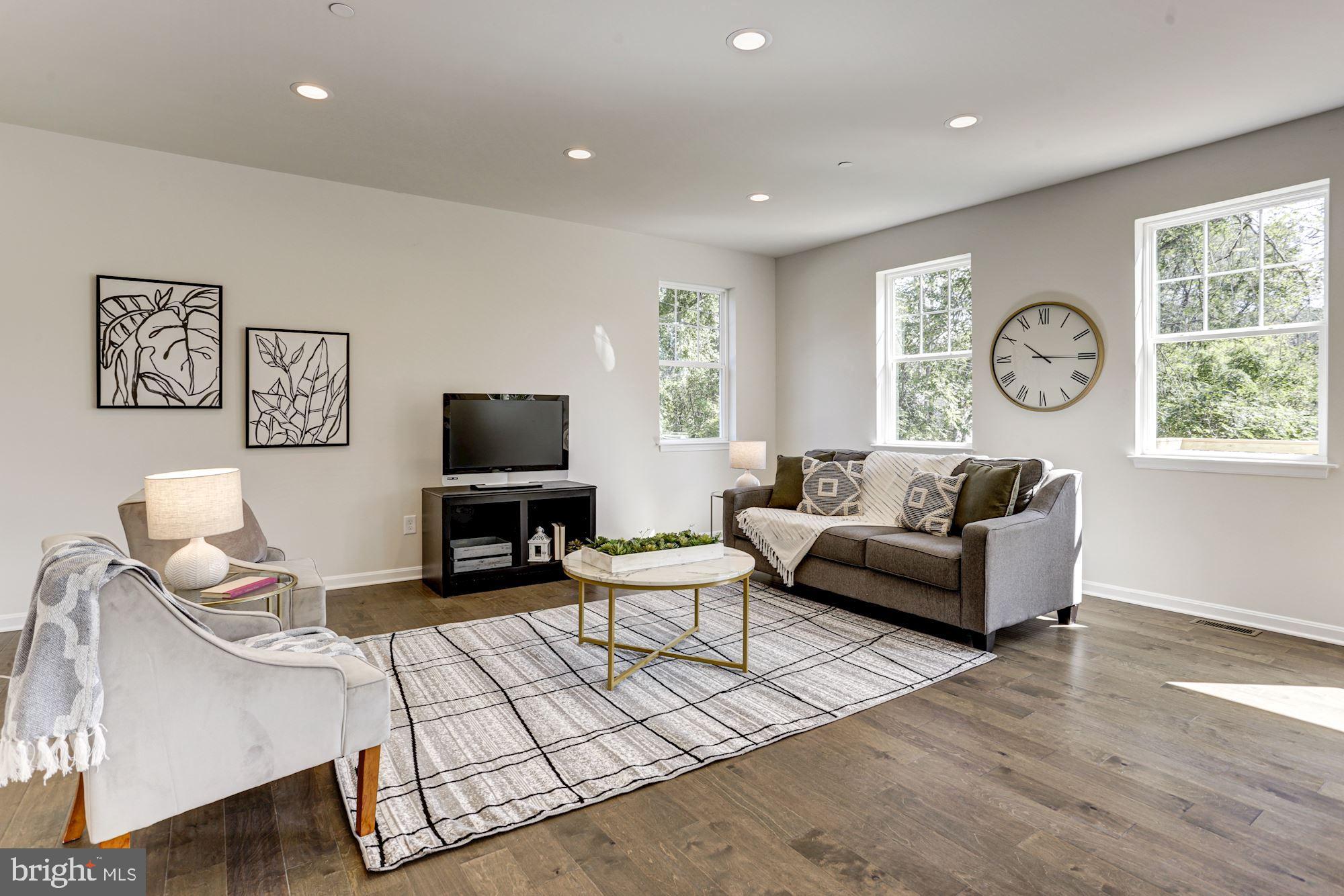 5871 Race Road Elkridge, MD 21075 - Photo 4 of 31 Living Room