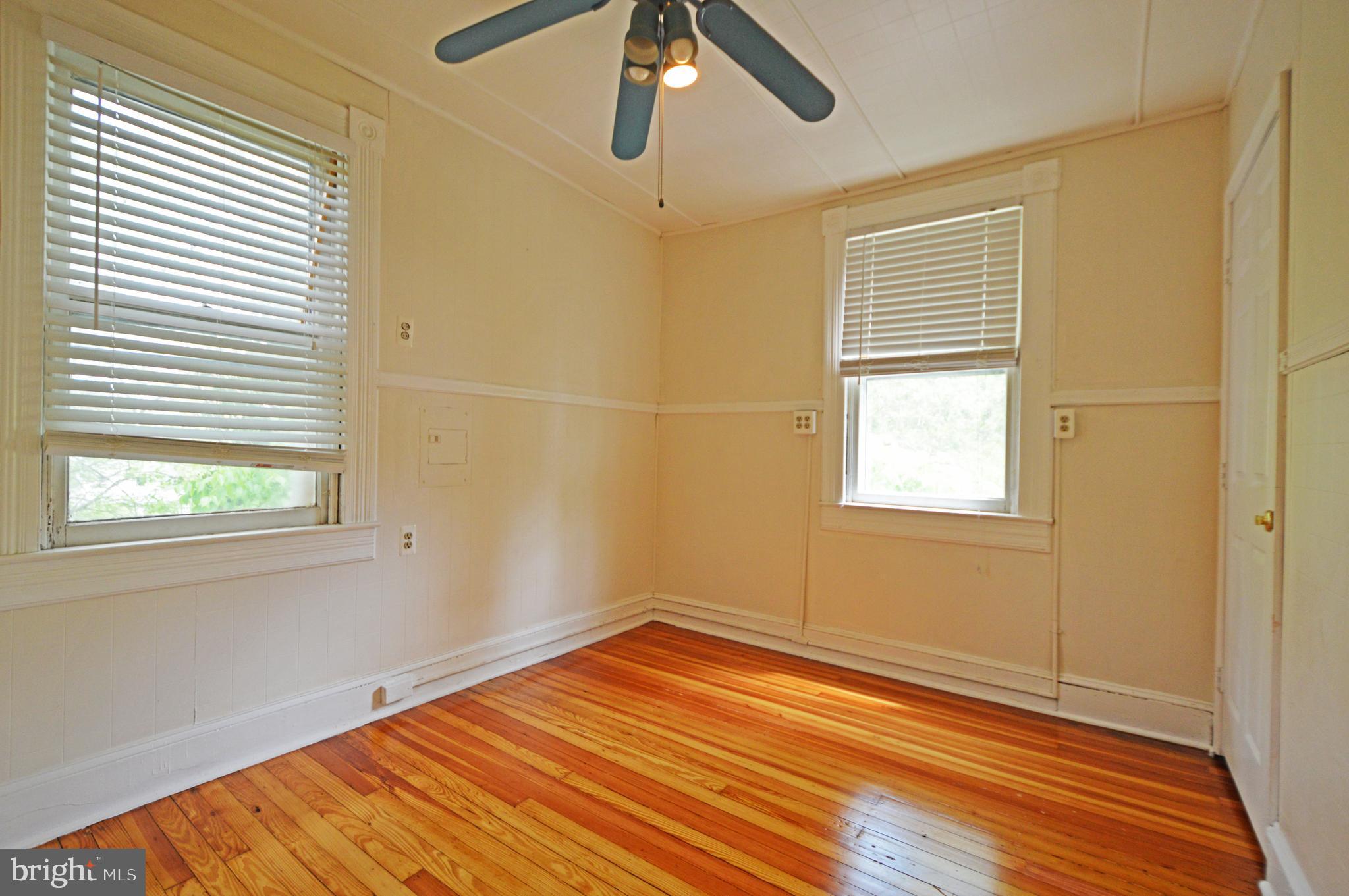 5017 Catalpha Road Baltimore, MD 21214 - Photo 13 of 16 4th Bedroom Upper Level