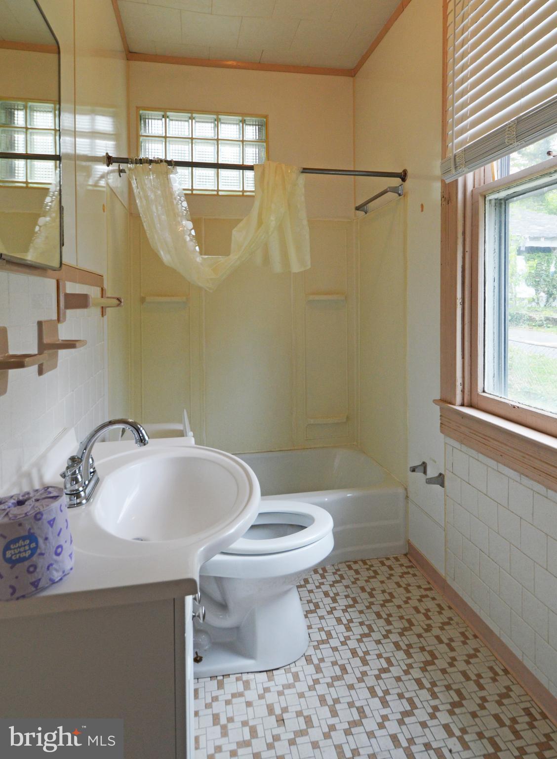 5017 Catalpha Road Baltimore, MD 21214 - Photo 7 of 16 Bathroom Main Level