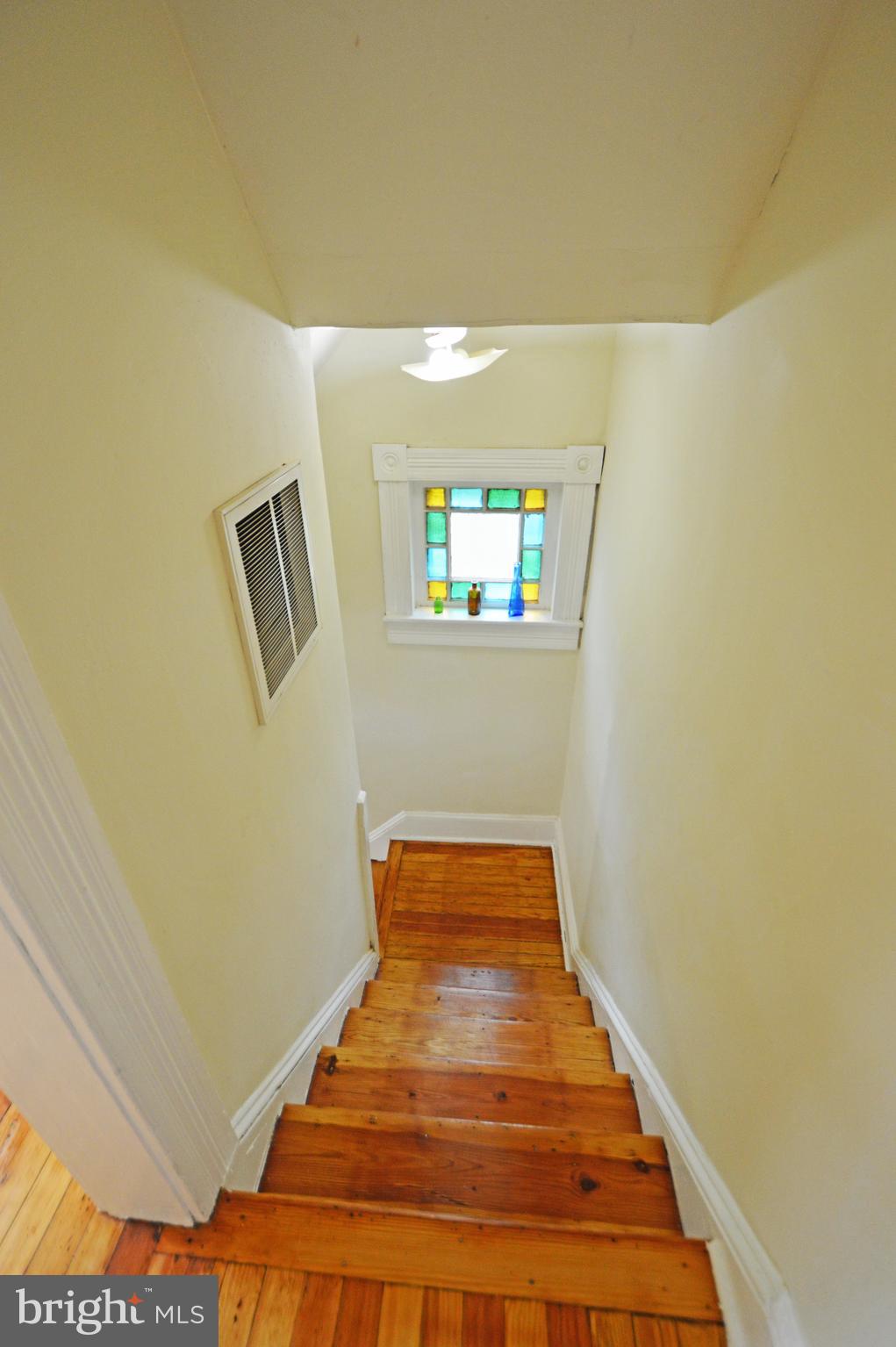 5017 Catalpha Road Baltimore, MD 21214 - Photo 10 of 16 Stairway