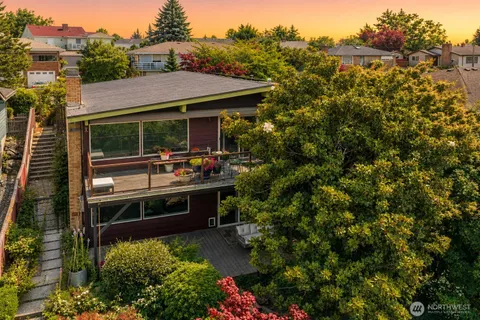 $950,000 | 4977 19th Avenue South, Seattle, WA 98108
