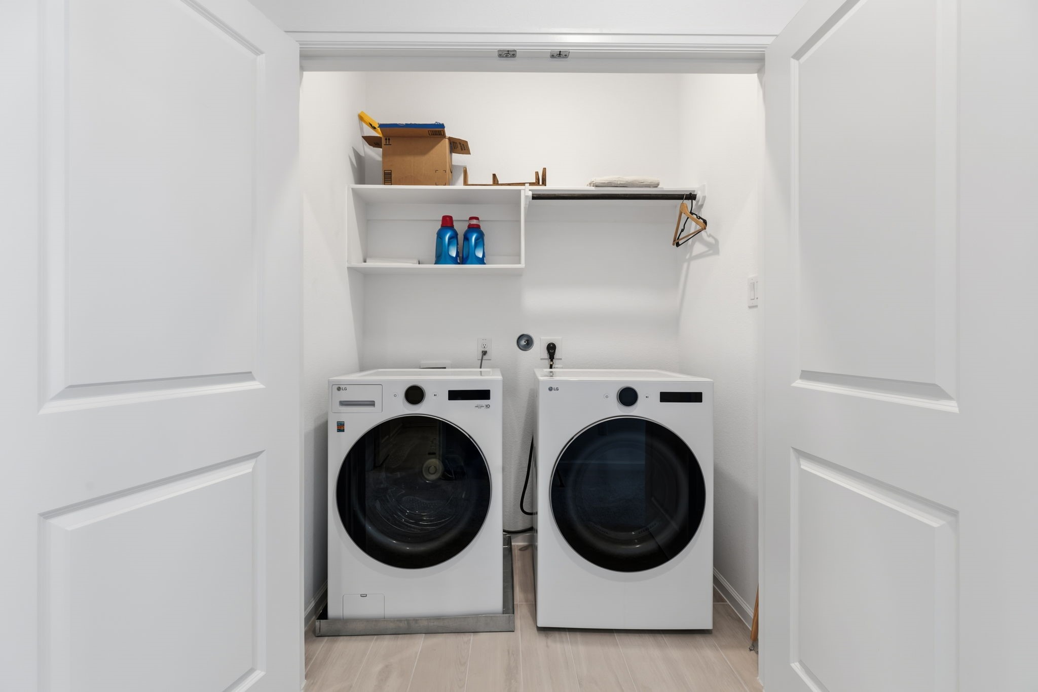 12902 Rio Medina Trail Cypress, TX 77433 - Photo 36 of 50 Nice big laundry room conveniently located upstairs near all the bedrooms!