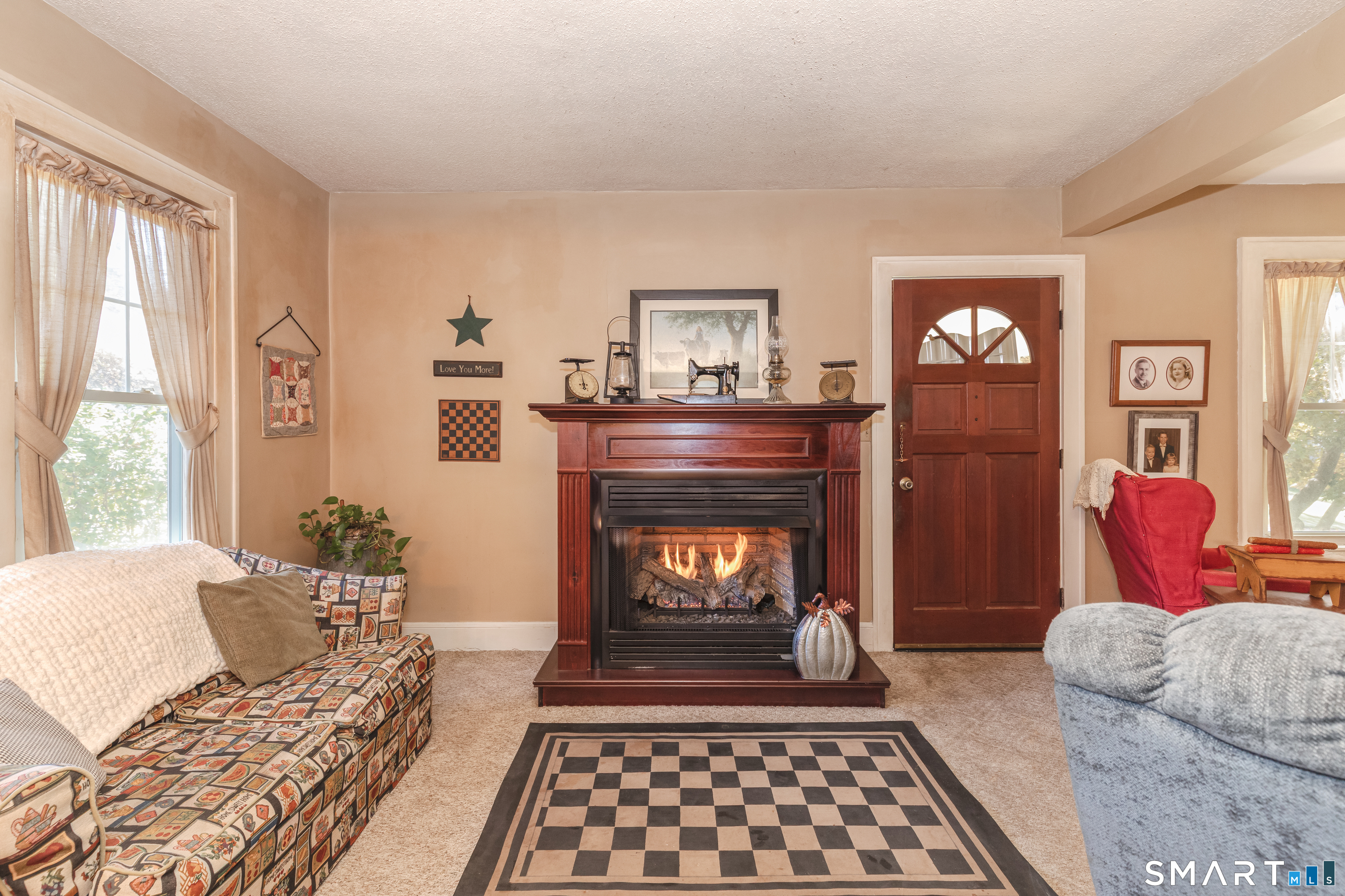 516 Chipman Street Waterbury, CT 06708 - Photo 8 of 40 Gallery Image 8