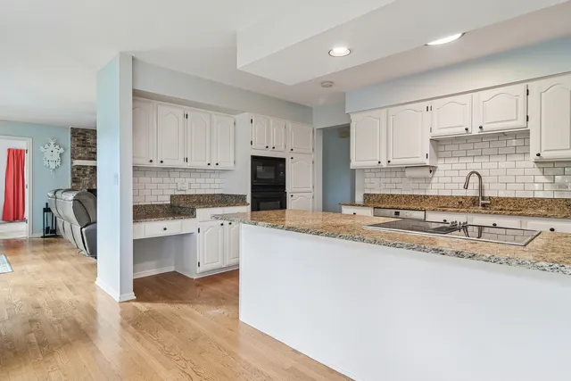 $775,000 | 5530 Oak Grove Circle, Long Grove, IL 60047