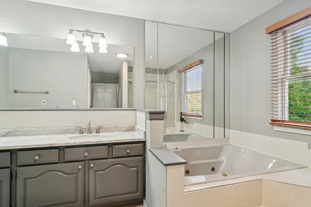 $775,000 | 5530 Oak Grove Circle, Long Grove, IL 60047