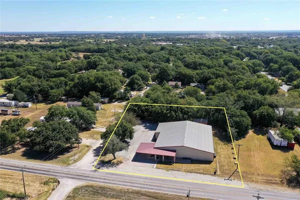 $354,900 | 205 North Davis Street, Chico, TX 76431