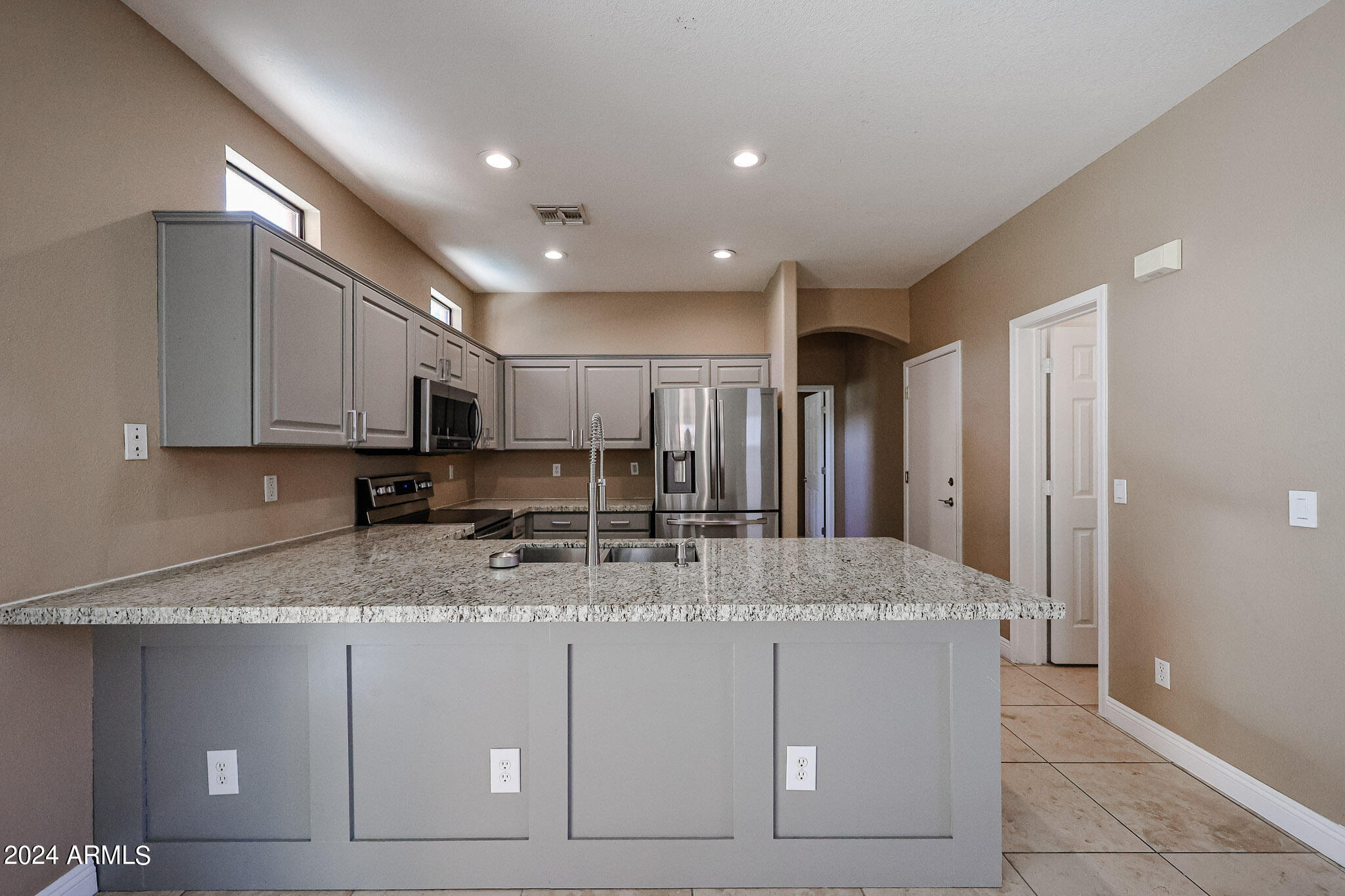 3027 East Fremont Road Phoenix, AZ 85042 - Photo 8 of 21 Gallery Image 8