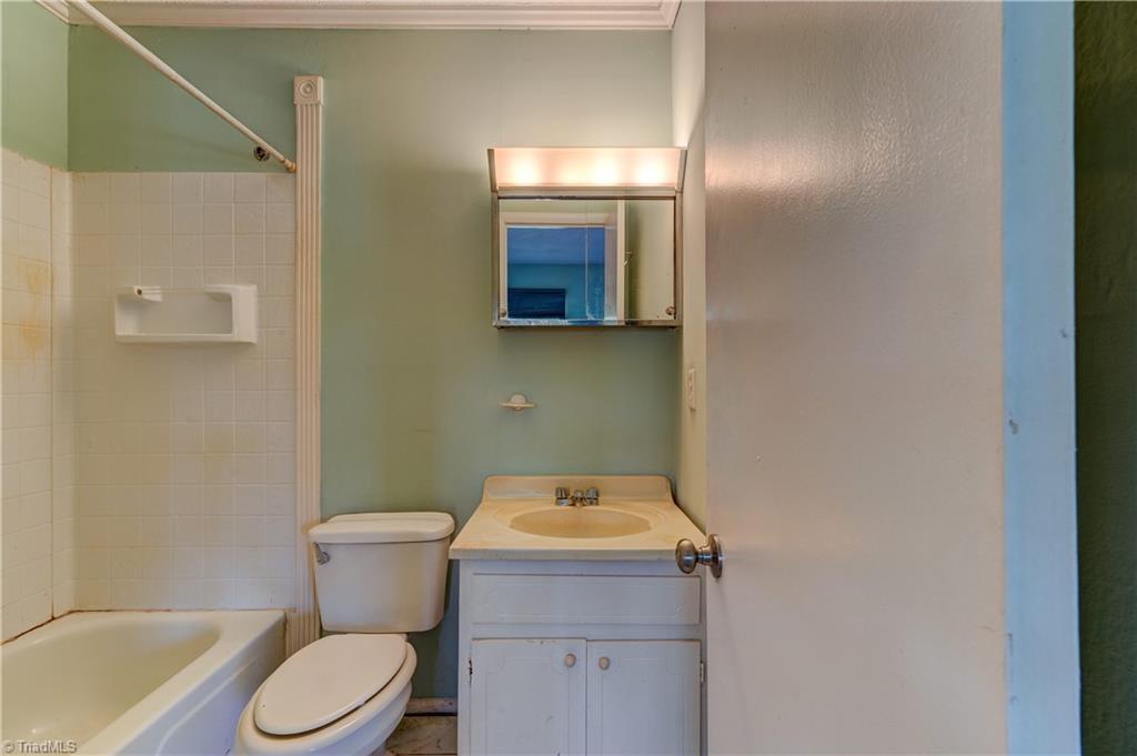 5725 Bramblegate Road, Unit H Greensboro, NC 27409 - Photo 17 of 20 Gallery Image 17
