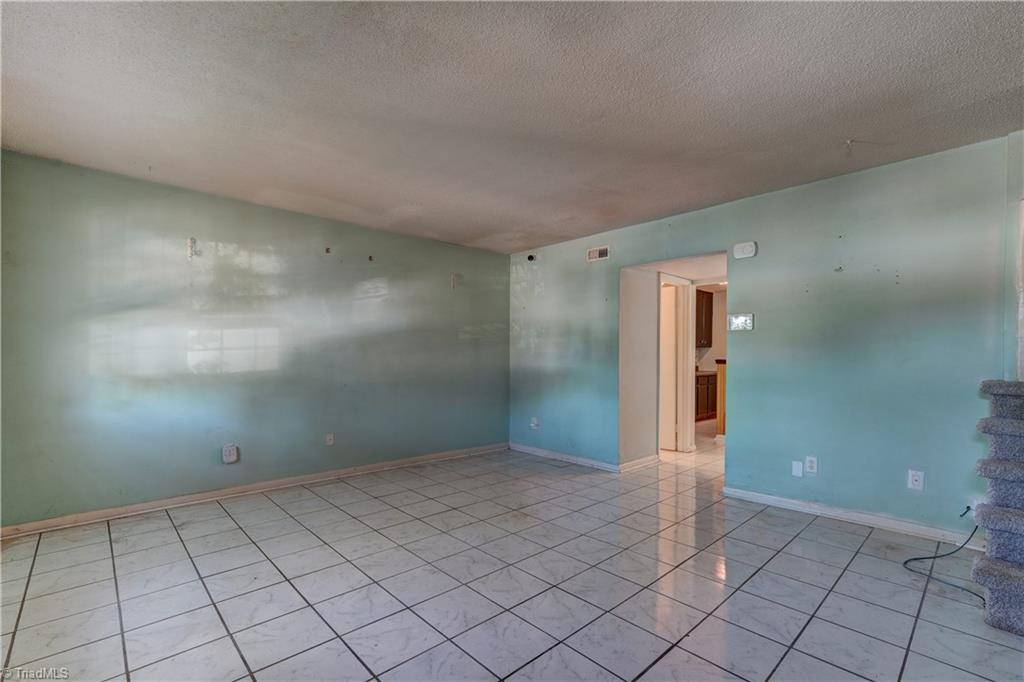 5725 Bramblegate Road, Unit H Greensboro, NC 27409 - Photo 3 of 20 Gallery Image 3