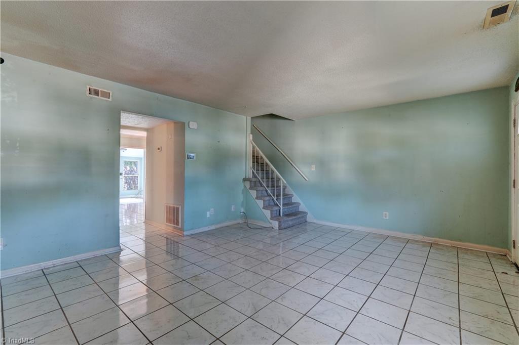 5725 Bramblegate Road, Unit H Greensboro, NC 27409 - Photo 4 of 20 Gallery Image 4