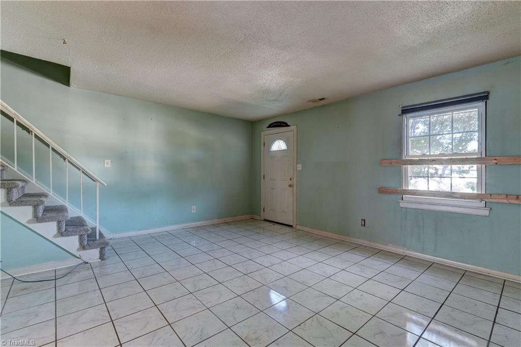 5725 Bramblegate Road, Unit H Greensboro, NC 27409 - Photo 5 of 20 Gallery Image 5