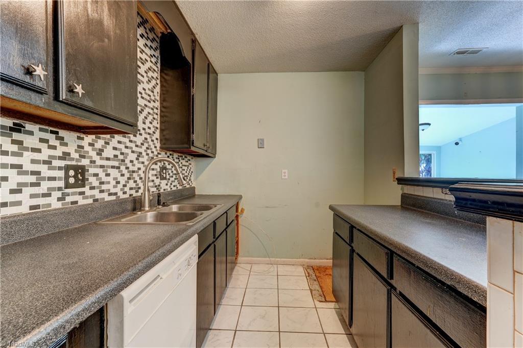 5725 Bramblegate Road, Unit H Greensboro, NC 27409 - Photo 8 of 20 Gallery Image 8