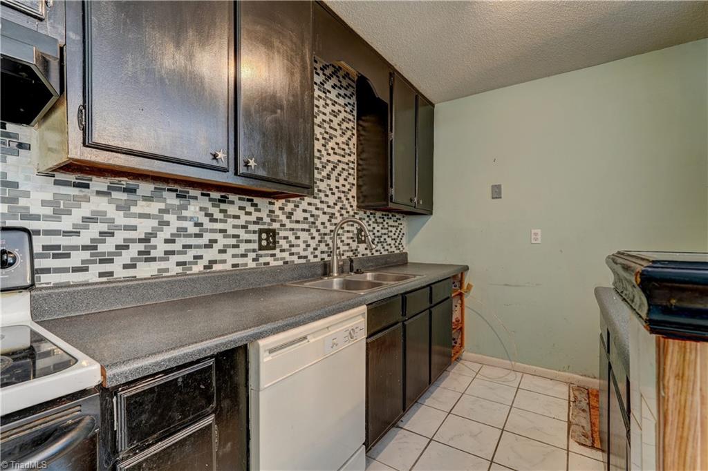 5725 Bramblegate Road, Unit H Greensboro, NC 27409 - Photo 9 of 20 Gallery Image 9