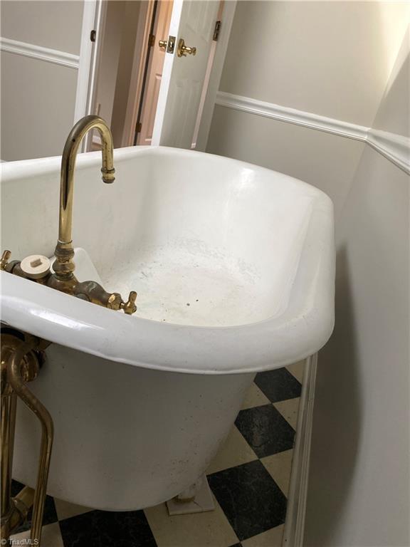 363 Periwinkle Road Eden, NC 27288 - Photo 16 of 39 Upstairs bathroom