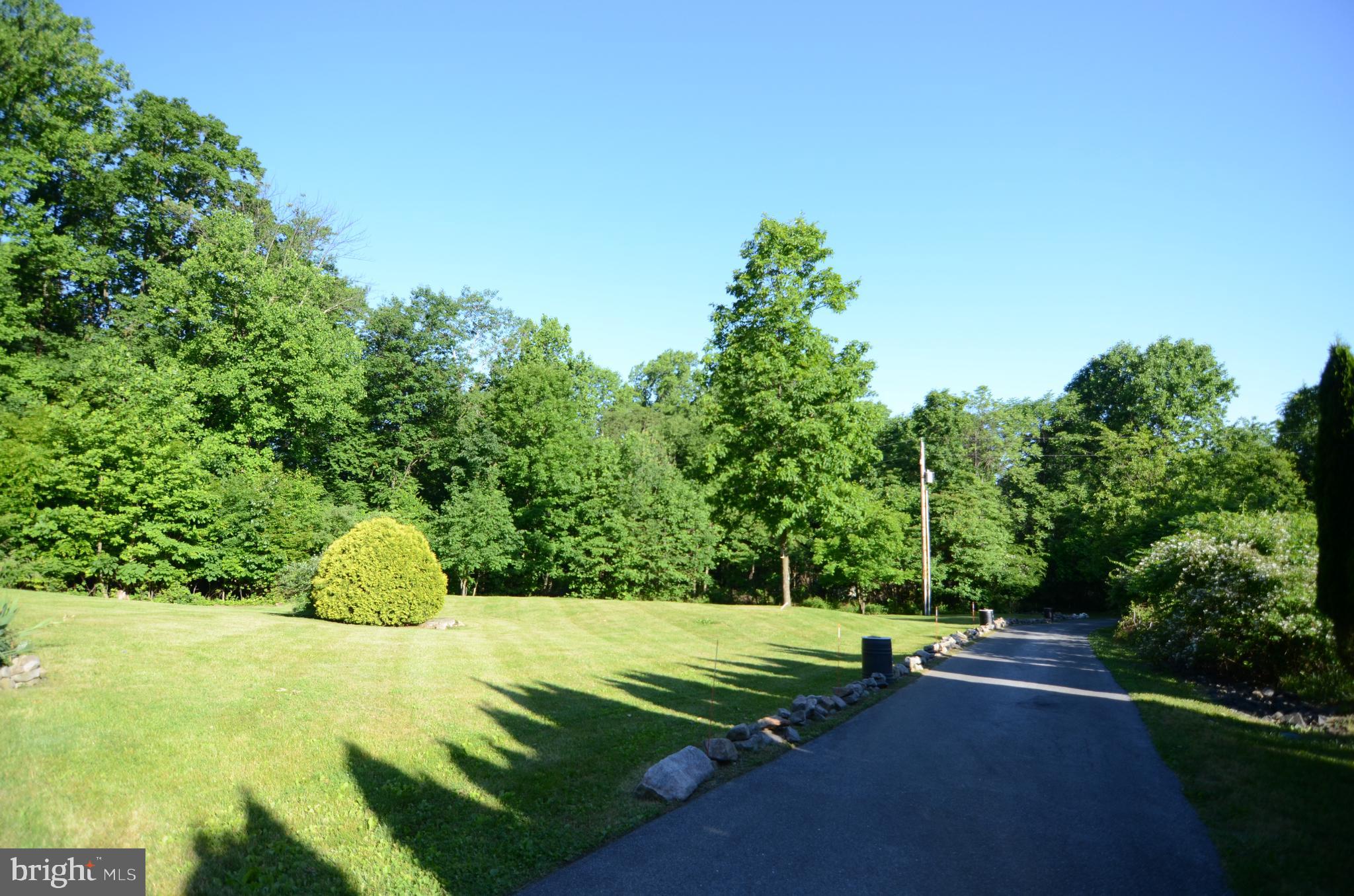 22 Powerline Road Boyertown, PA 19512 - Photo 28 of 30 Long Private Driveway