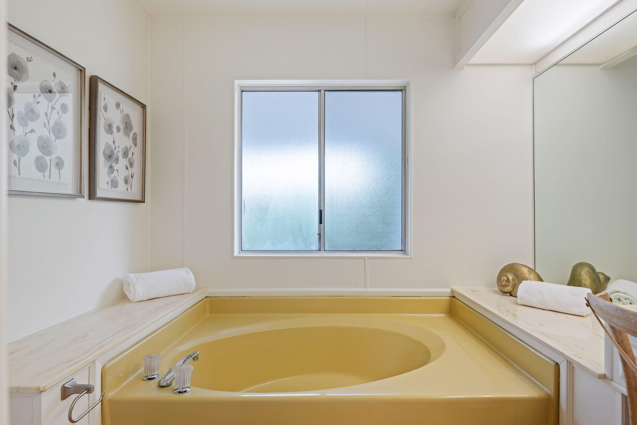 340 Old Mill Road, Unit 265 Santa Barbara, CA 93110 - Photo 23 of 40 22-Primary Bathroom