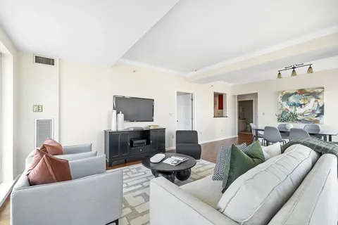 $825,000 | 1 Nassau Street, Unit 1605, Boston, MA 02111