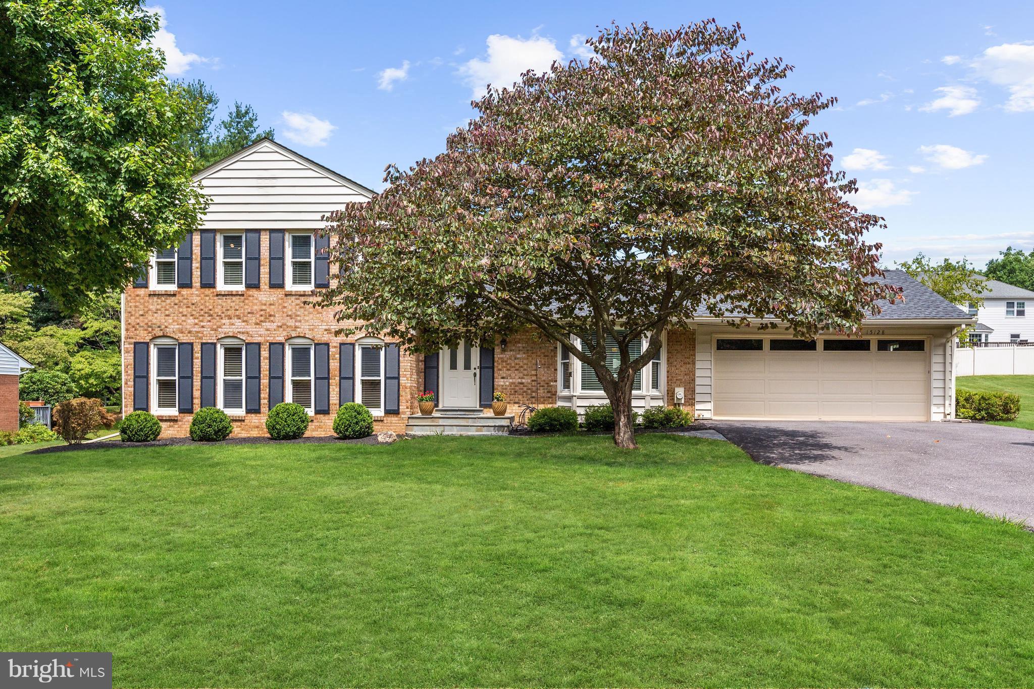 ALL-BRICK SPLIT COLONIAL, BAY WINDOW, 2-CAR GARAGE