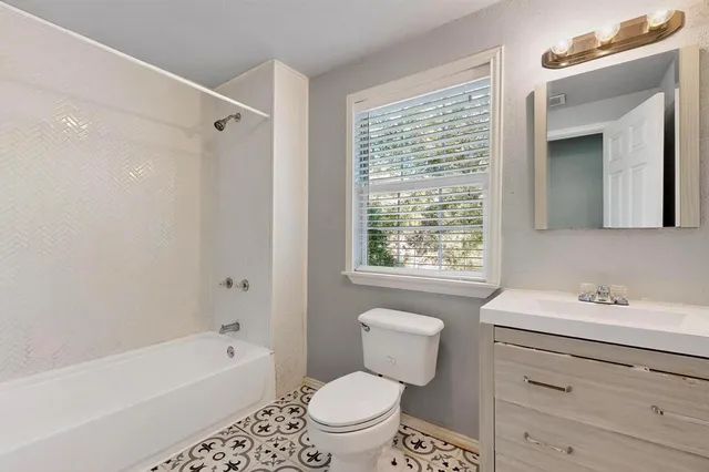 a view of a house with backyard and garden