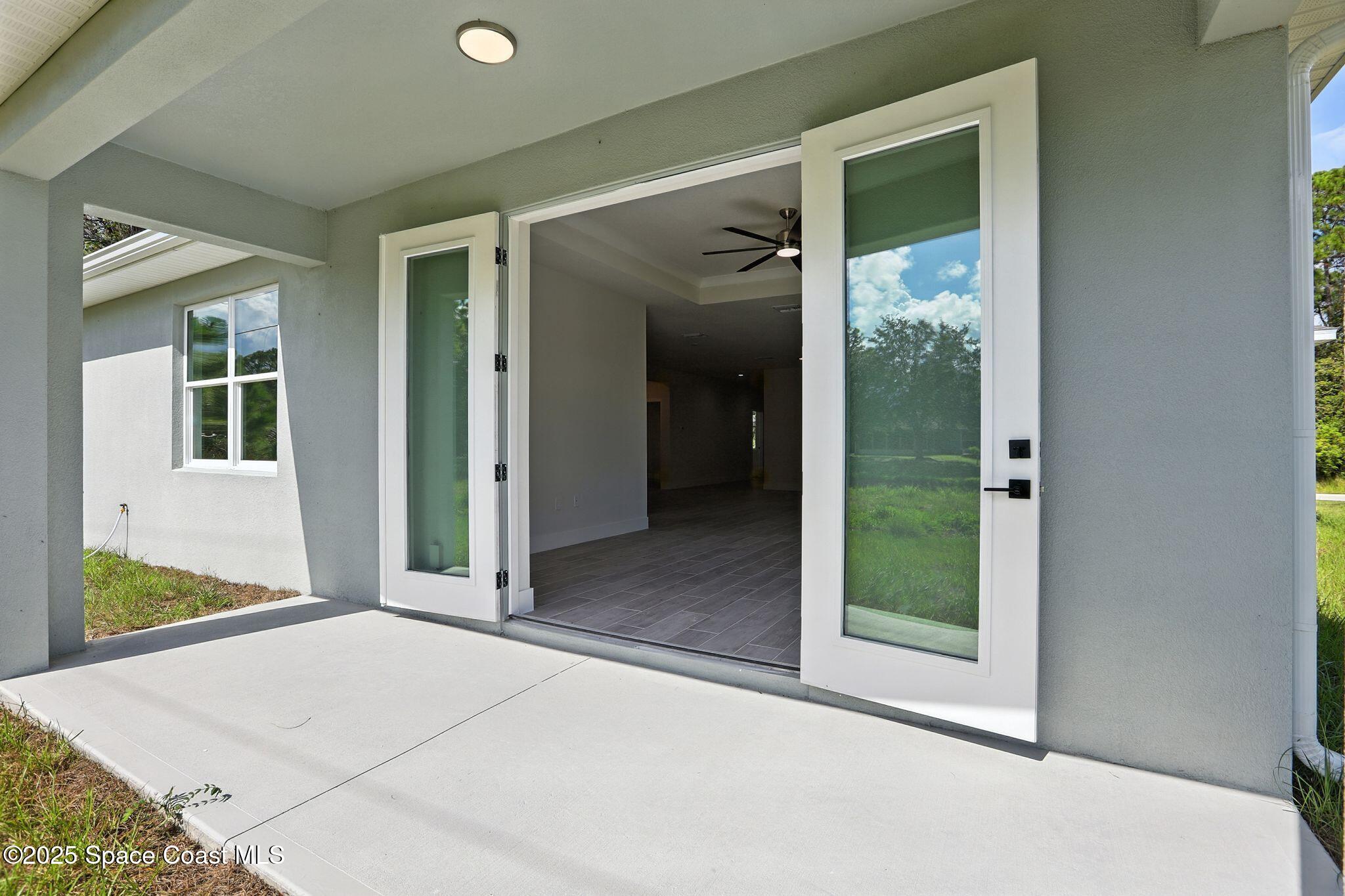 475 Flagler Road Southeast Palm Bay, FL 32909 - Photo 13 of 30 front view of a house with a porch