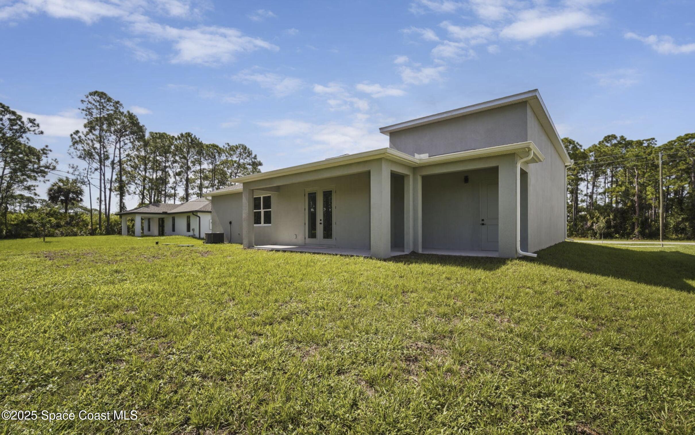 475 Flagler Road Southeast Palm Bay, FL 32909 - Photo 27 of 30 a front view of house with yard and green space