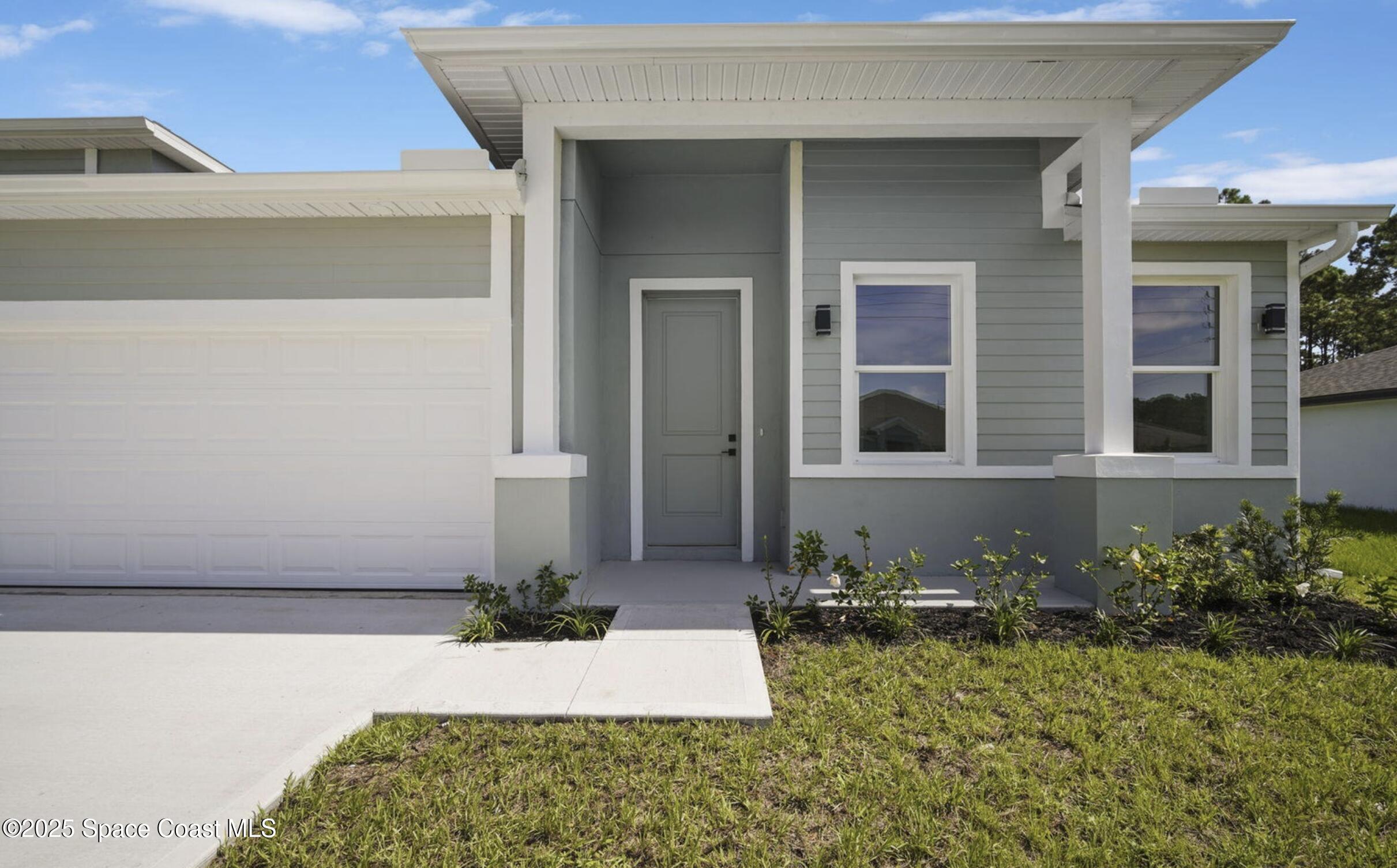 475 Flagler Road Southeast Palm Bay, FL 32909 - Photo 4 of 30 a front view of a house