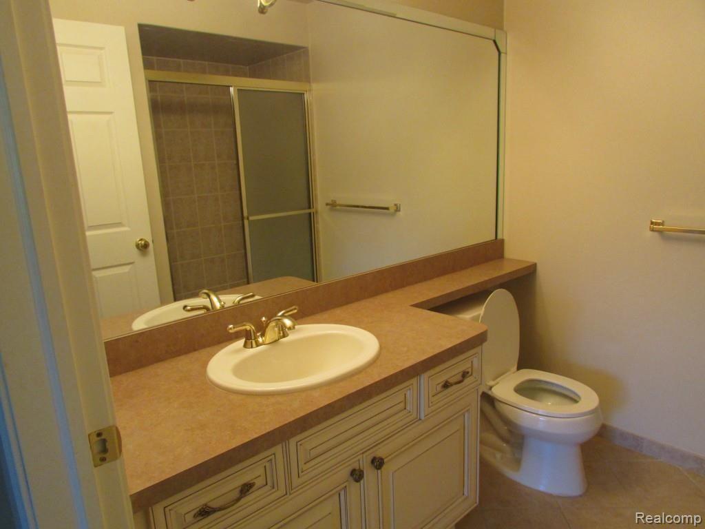 3655 Oakmonte Boulevard Rochester, MI 48306 - Photo 17 of 35 MASTER BATH.jpg