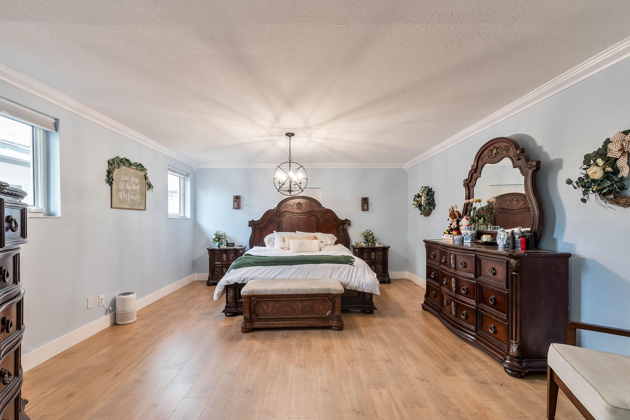 6231 Southwest 94th Avenue Miami, FL 33173 - Photo 20 of 47 a living room with furniture and a wooden floor