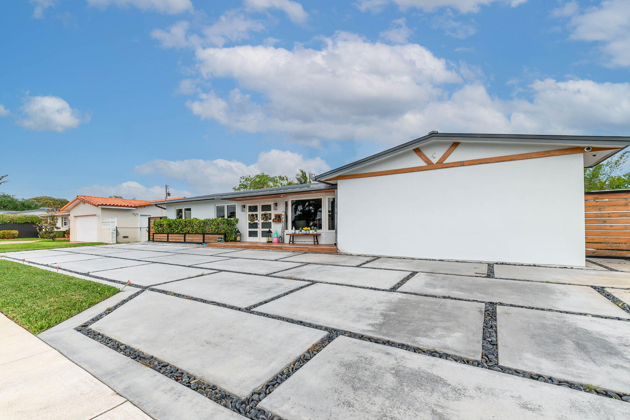 6231 Southwest 94th Avenue Miami, FL 33173 - Photo 3 of 47 a front view of house with yard