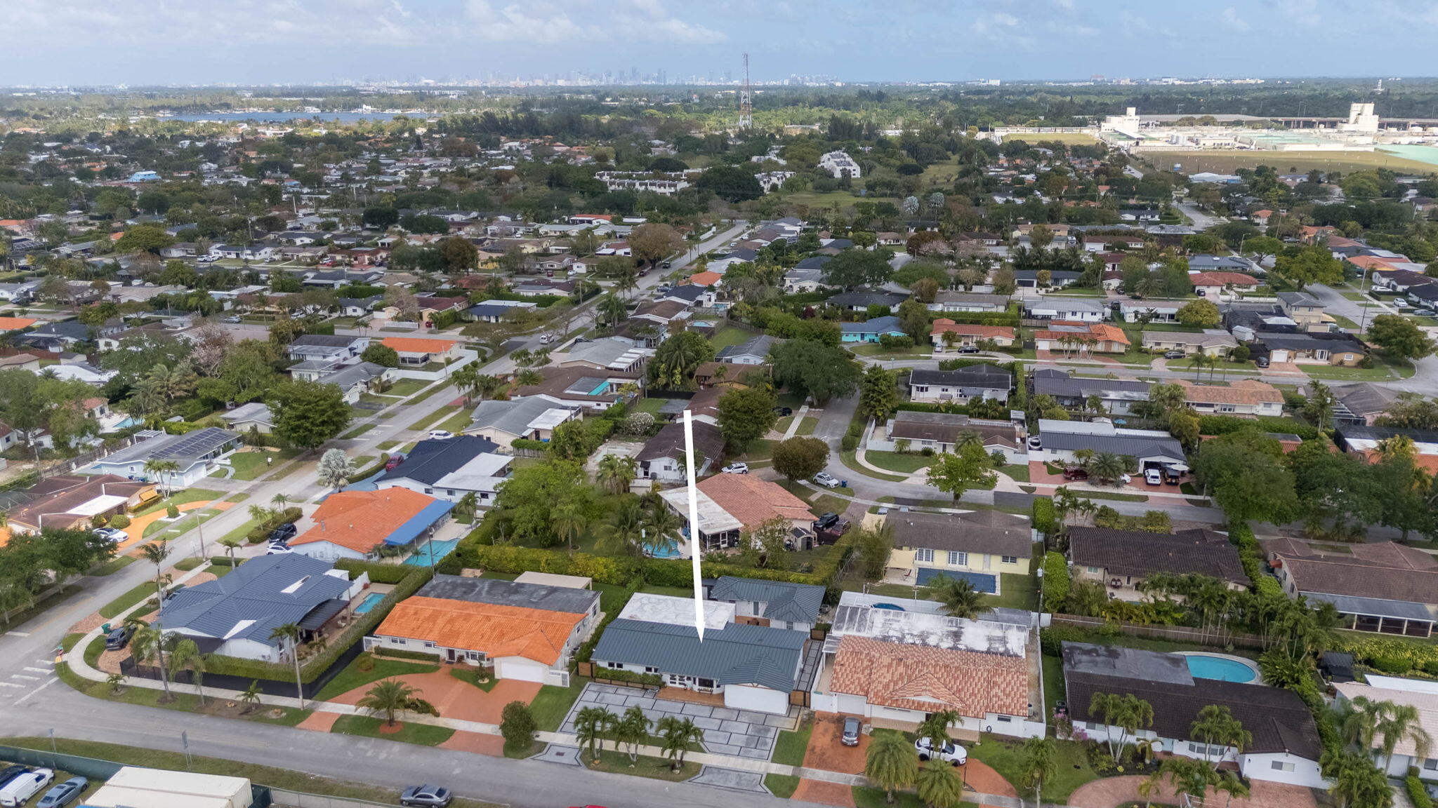 6231 Southwest 94th Avenue Miami, FL 33173 - Photo 45 of 47 an aerial view of residential houses with outdoor space