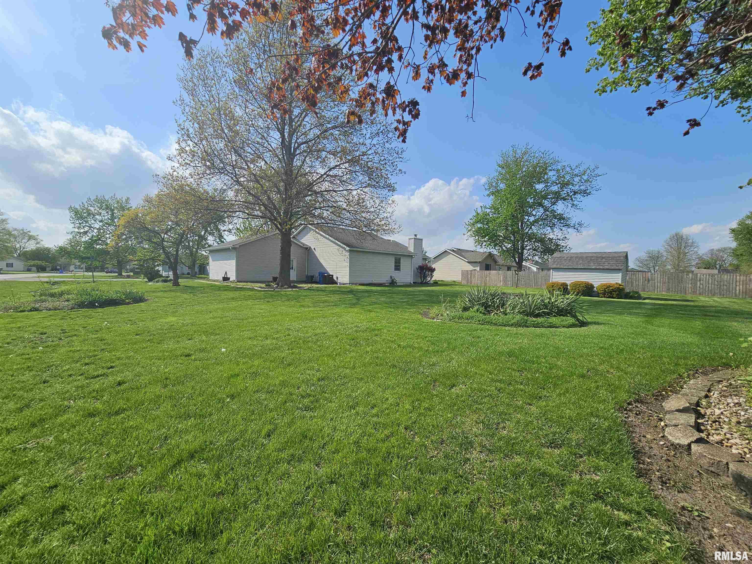 608 Bunchberry Court Athens, IL 62613 - Photo 7 of 8