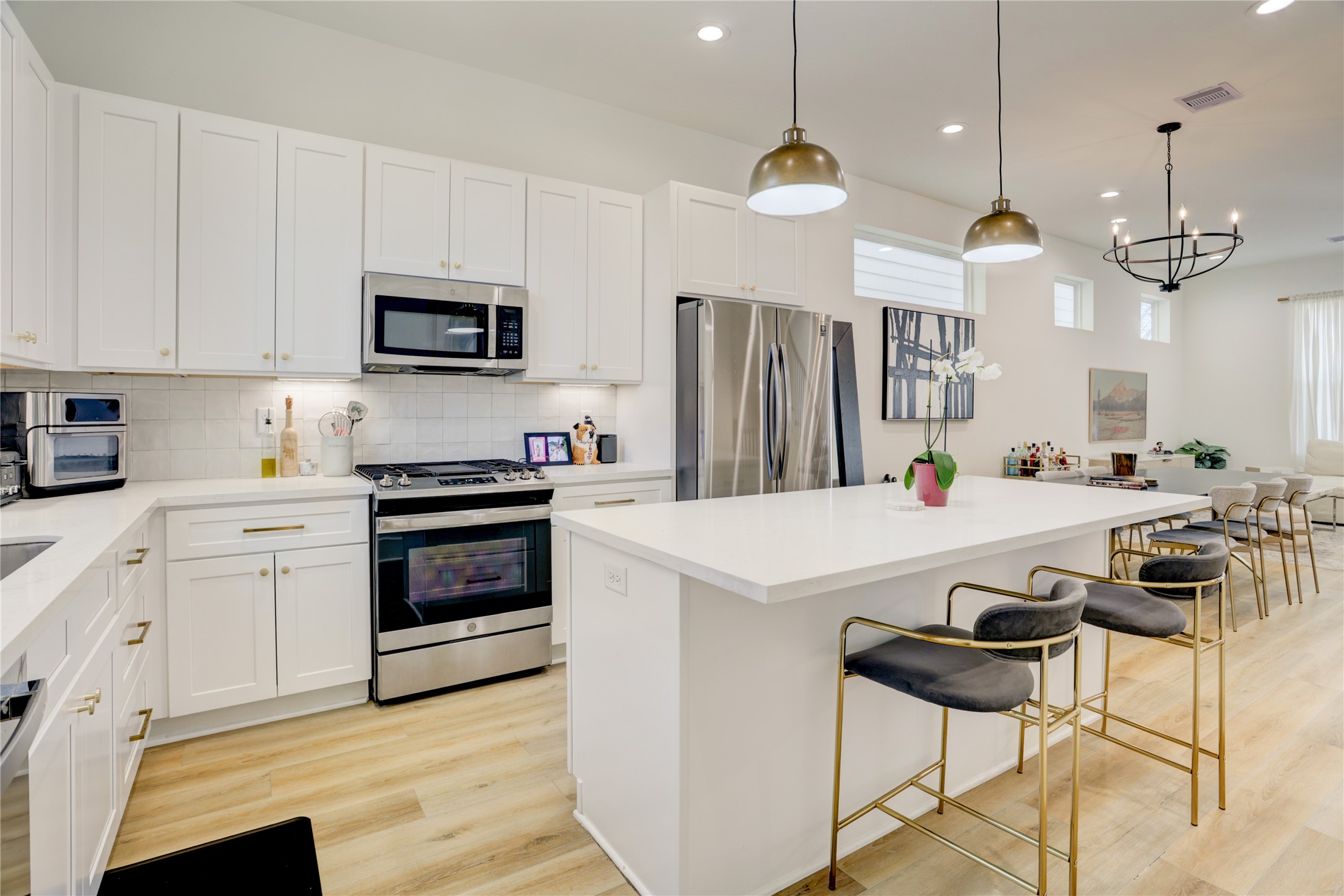 2013 Cochran Street Houston, TX 77009 - Photo 3 of 33 This is a phenomenal kitchen to cook in.