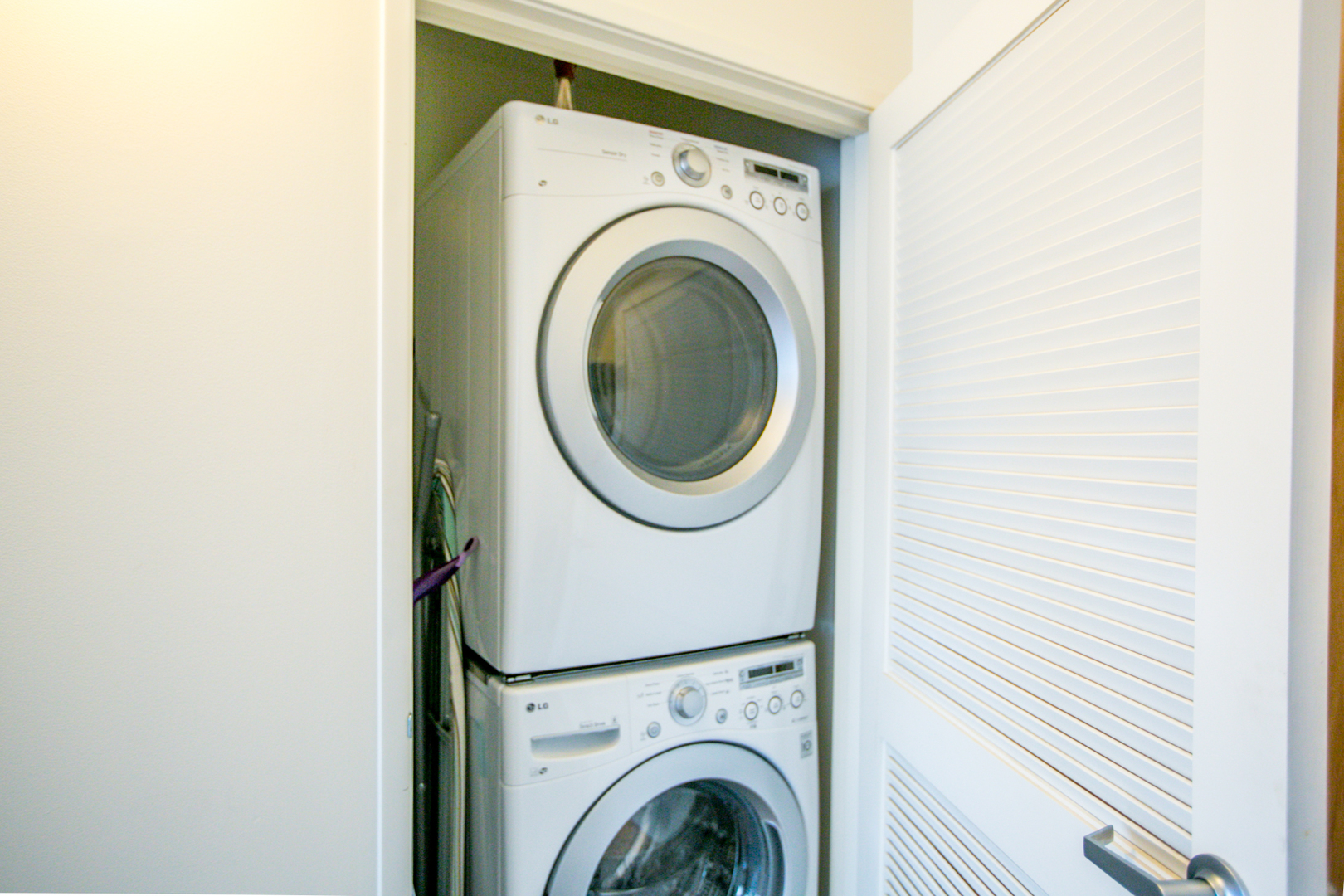 1720 Maple Avenue, Unit 407 Evanston, IL 60201 - Photo 11 of 16 a utility room with dryer and washer
