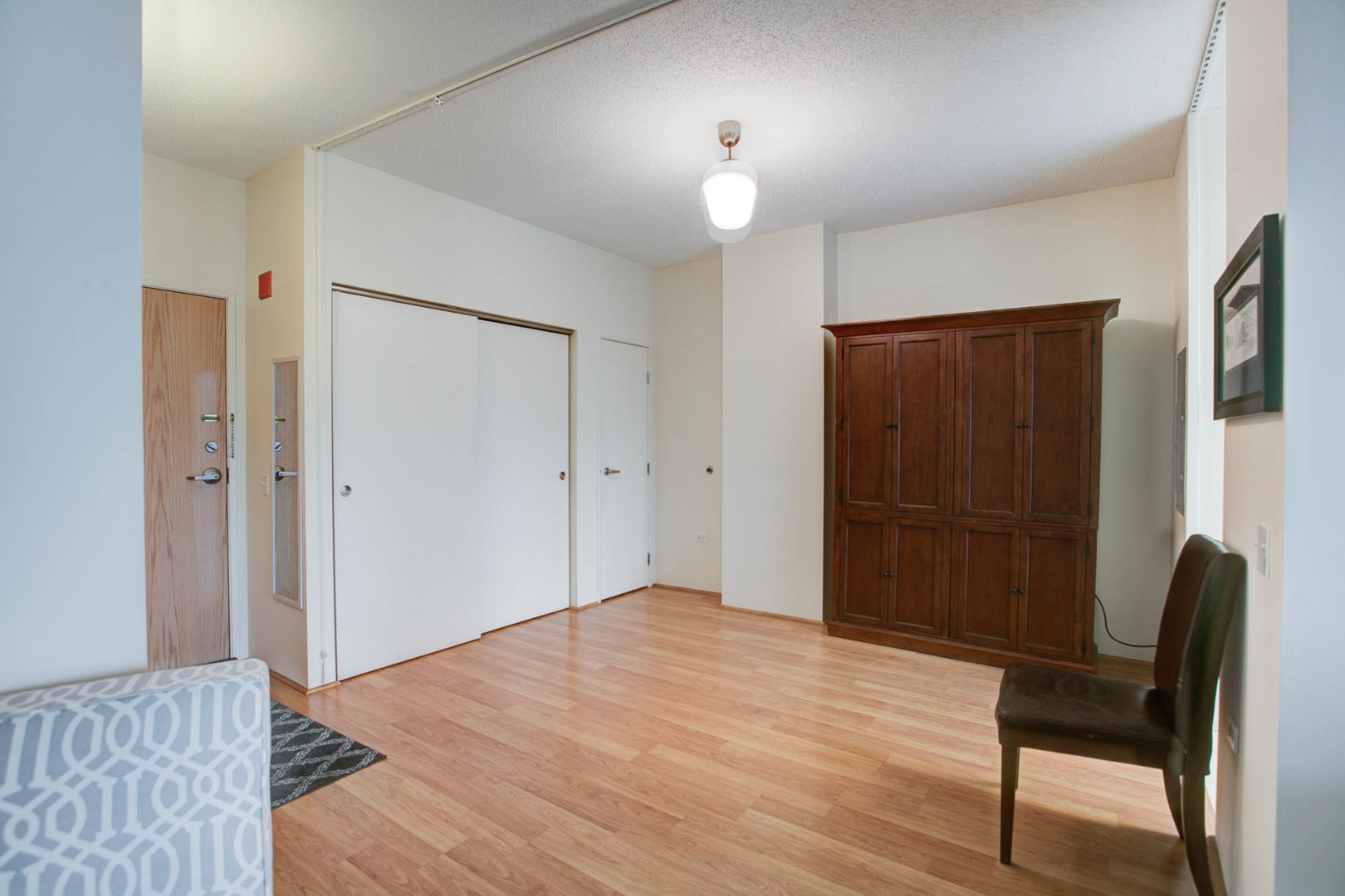 1720 Maple Avenue, Unit 407 Evanston, IL 60201 - Photo 7 of 16 a view of empty room with wooden floor and fan