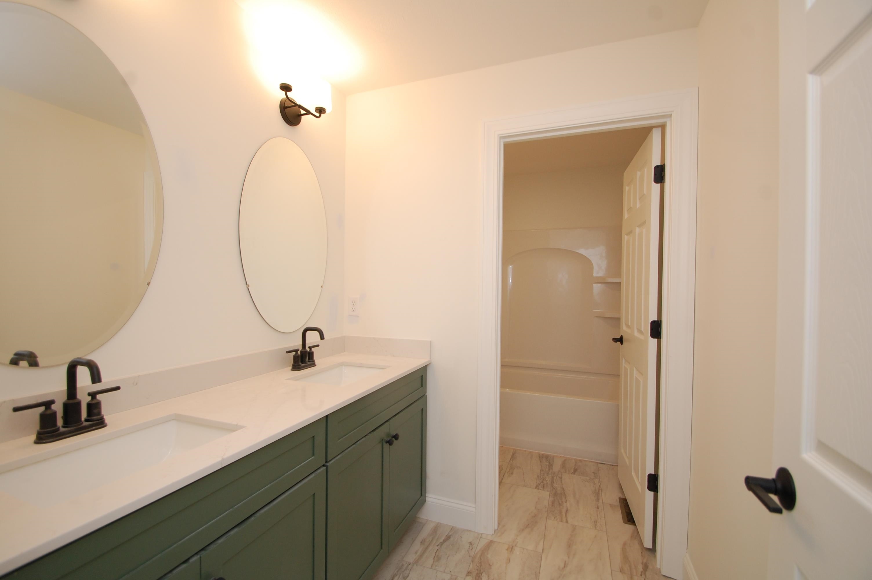 33 B Griffin Road Hudson, NH 03051 - Photo 11 of 16