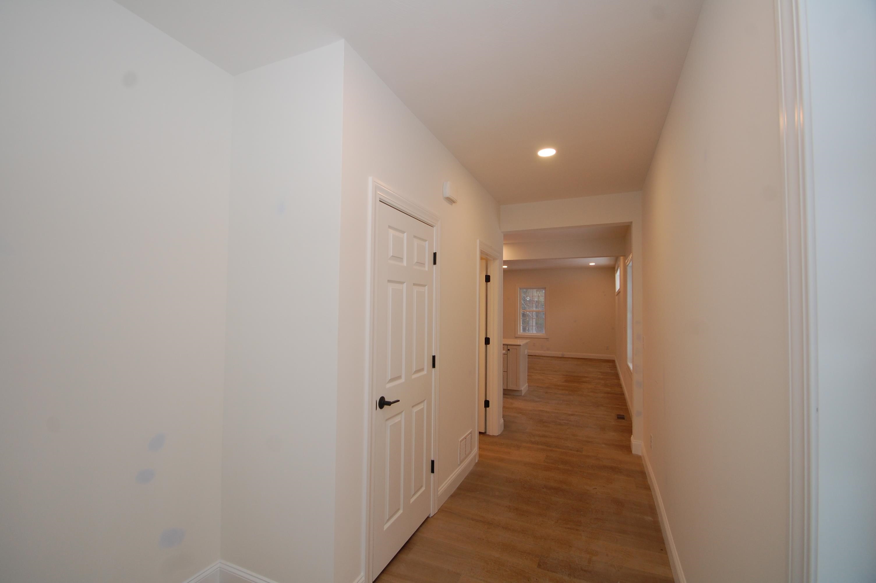 33 B Griffin Road Hudson, NH 03051 - Photo 13 of 16