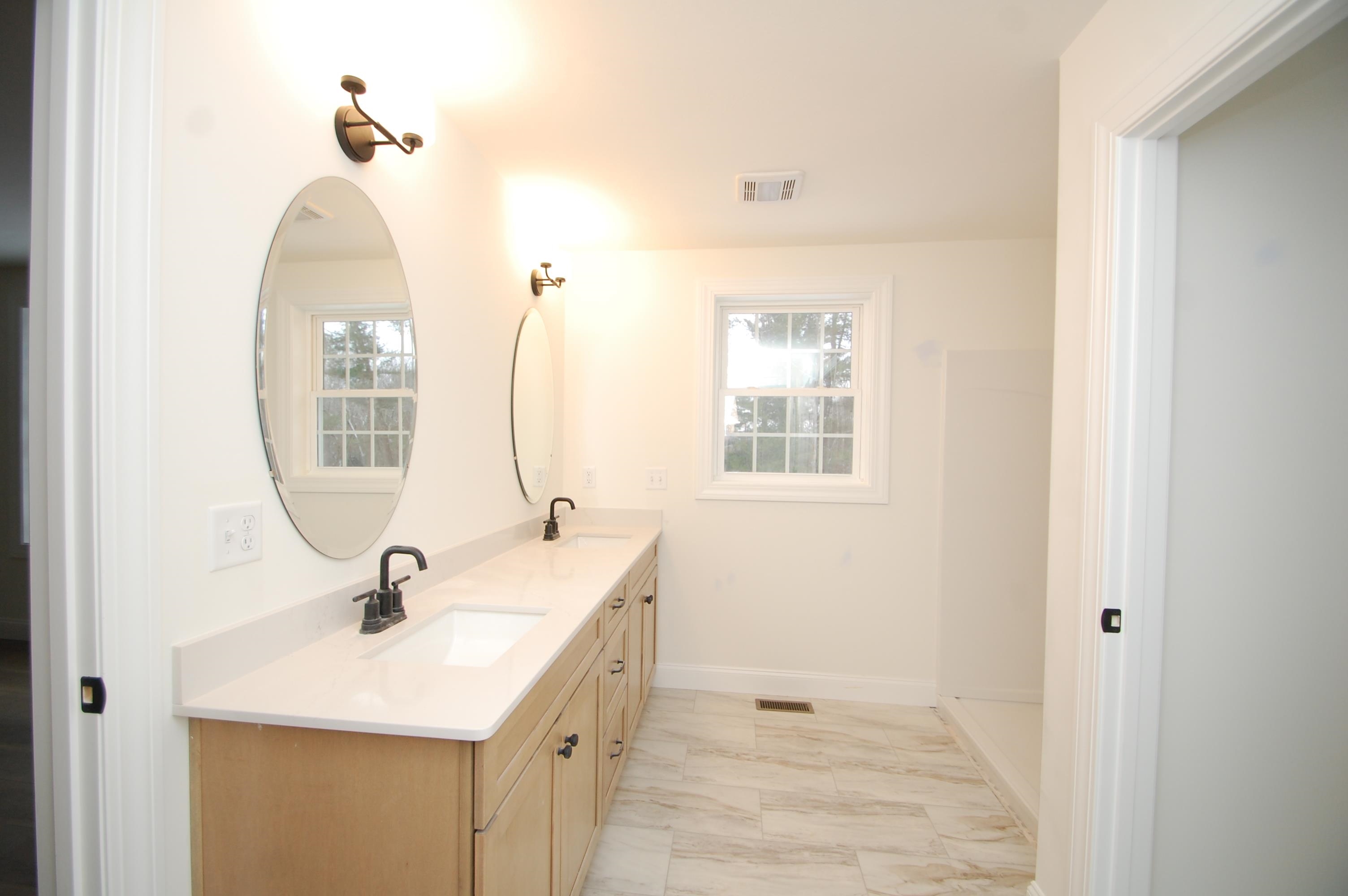 33 B Griffin Road Hudson, NH 03051 - Photo 7 of 16